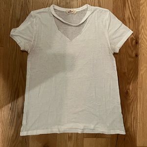 H ollister V-Neck with neck t-shirt